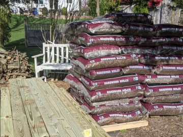 Garden build supply of hardwood mulch